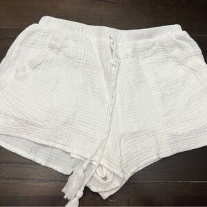 White Altar’d State linen shorts size small
